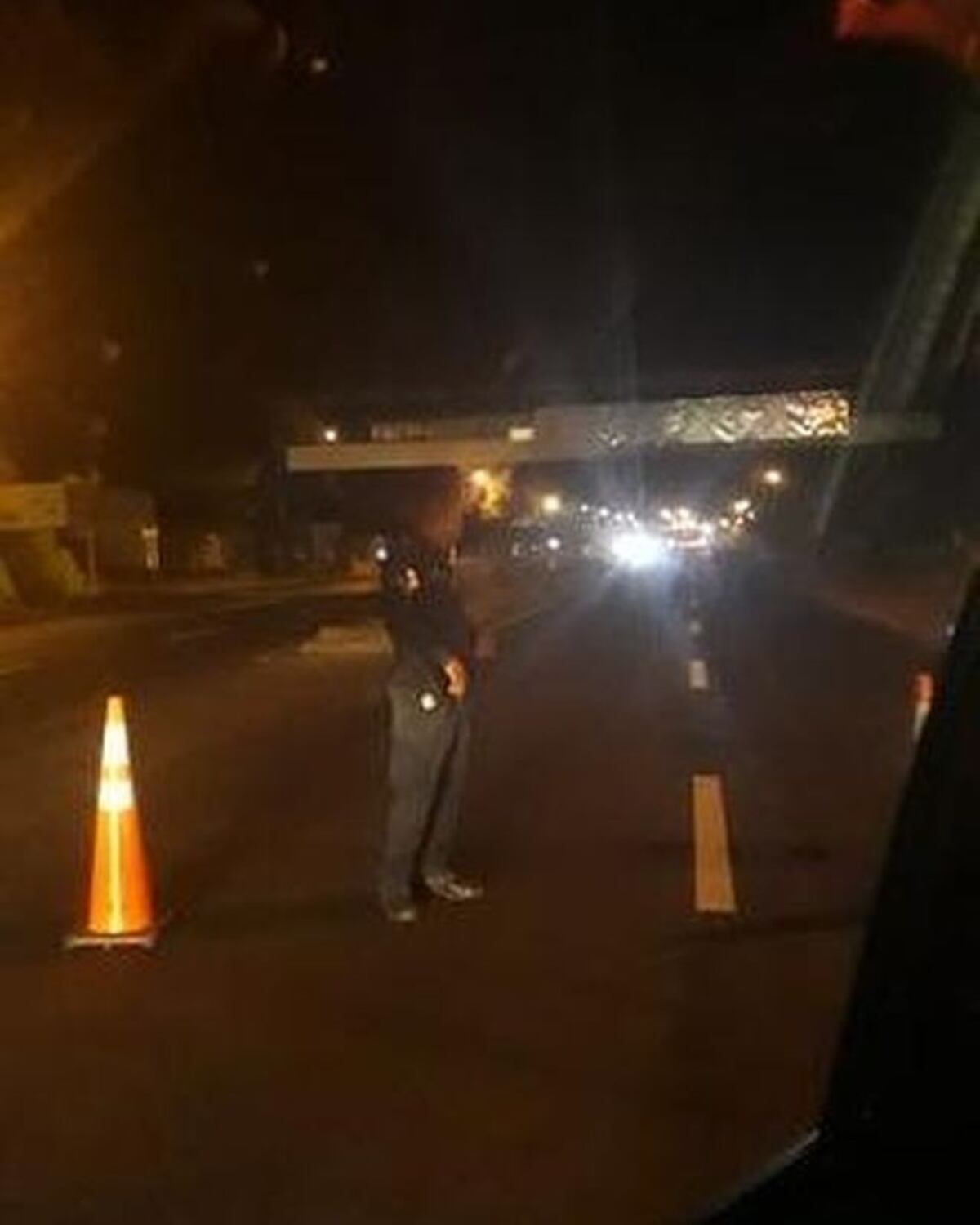 Muere al bajarse de un bus la primera noche del año