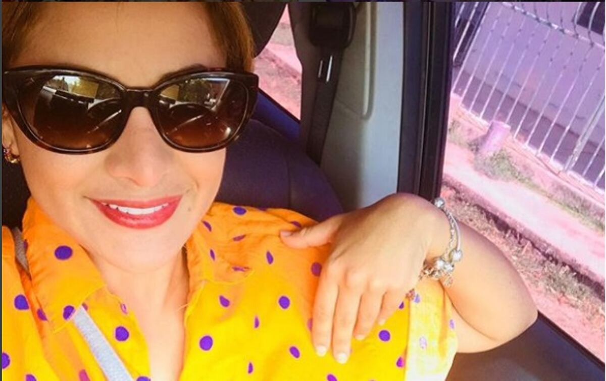 Le rompen la ventana y le hurtan objetos al carro de Karen Peralta