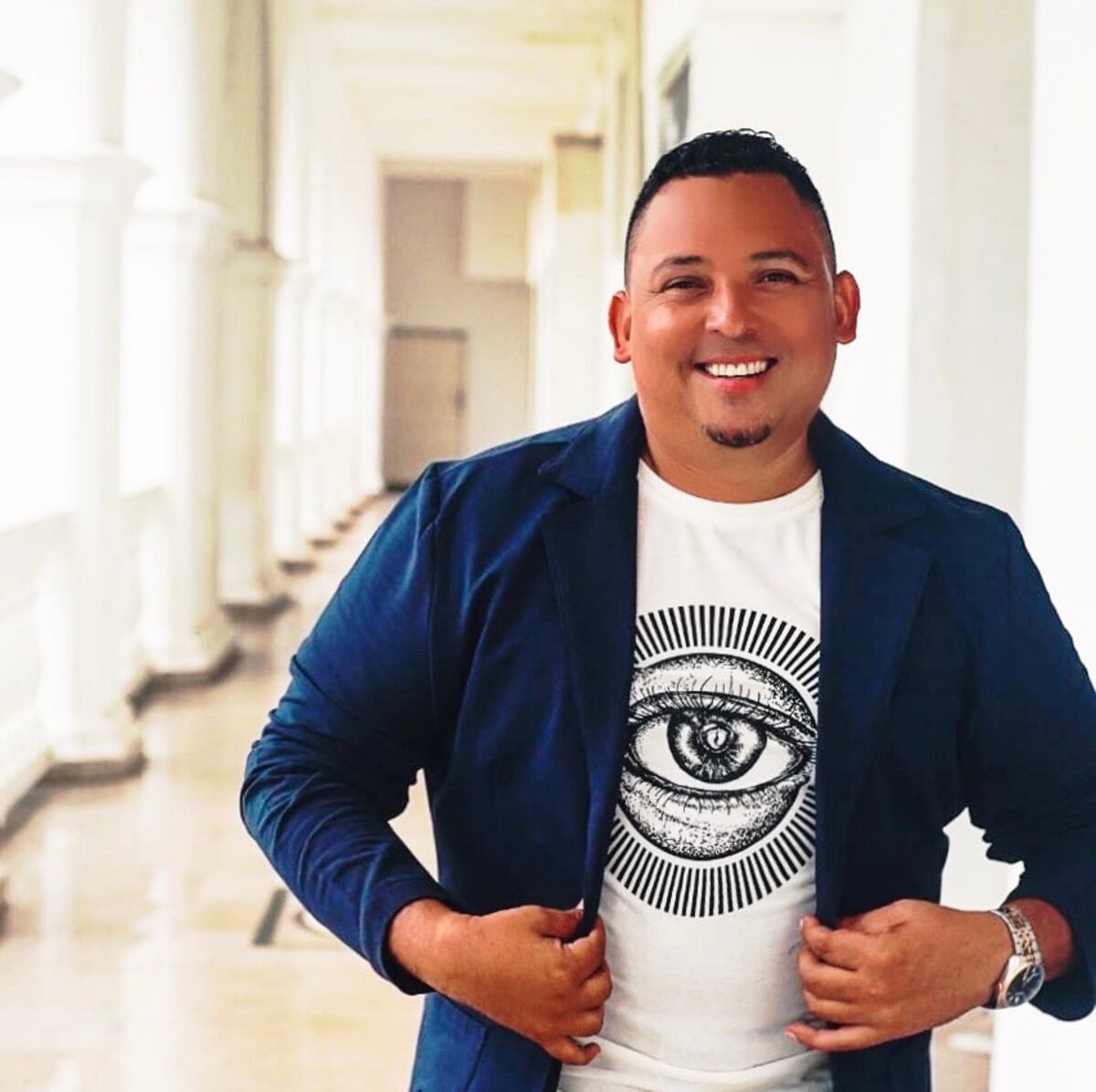 En versiones de salsa y balada. Ángel Kayros regresa bien romántico en su nuevo sencillo + Vídeo