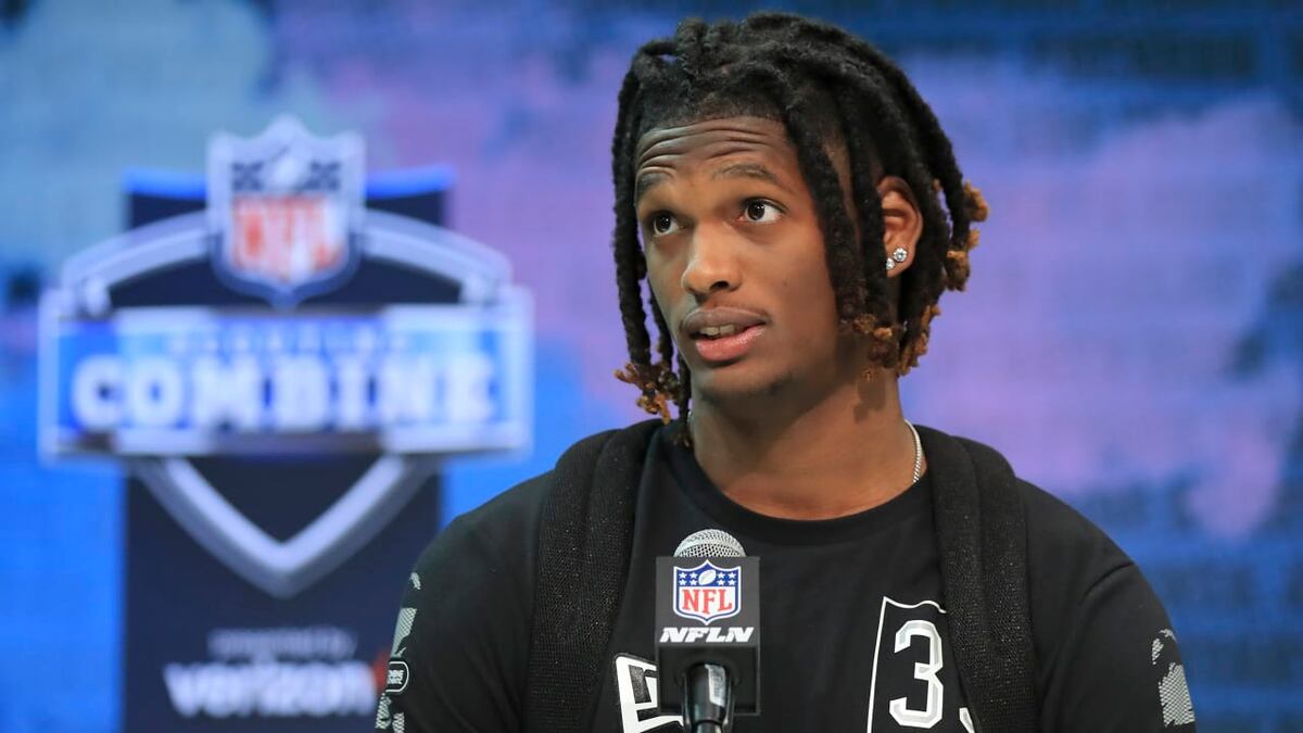 ¡Celular o muerte! A jugador de fútbol americano le pasó la del vicepresidente Gaby Carrizo. Videos 