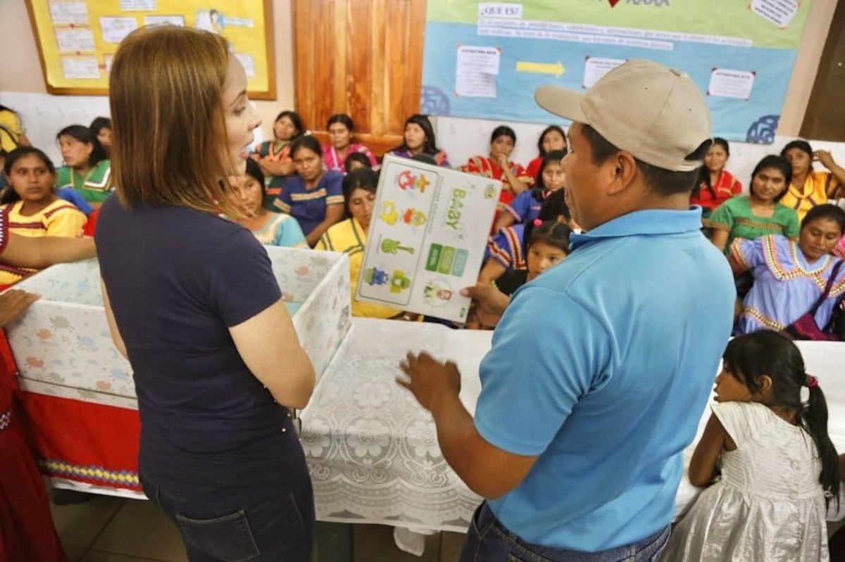 Redes explotan con las ‘cunas de cartón’ de la Primera Dama