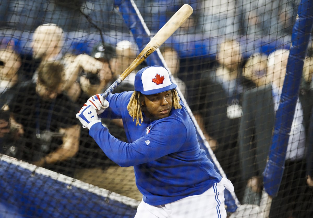 Guerrero Jr. honra a su padre con jersey de Expos 