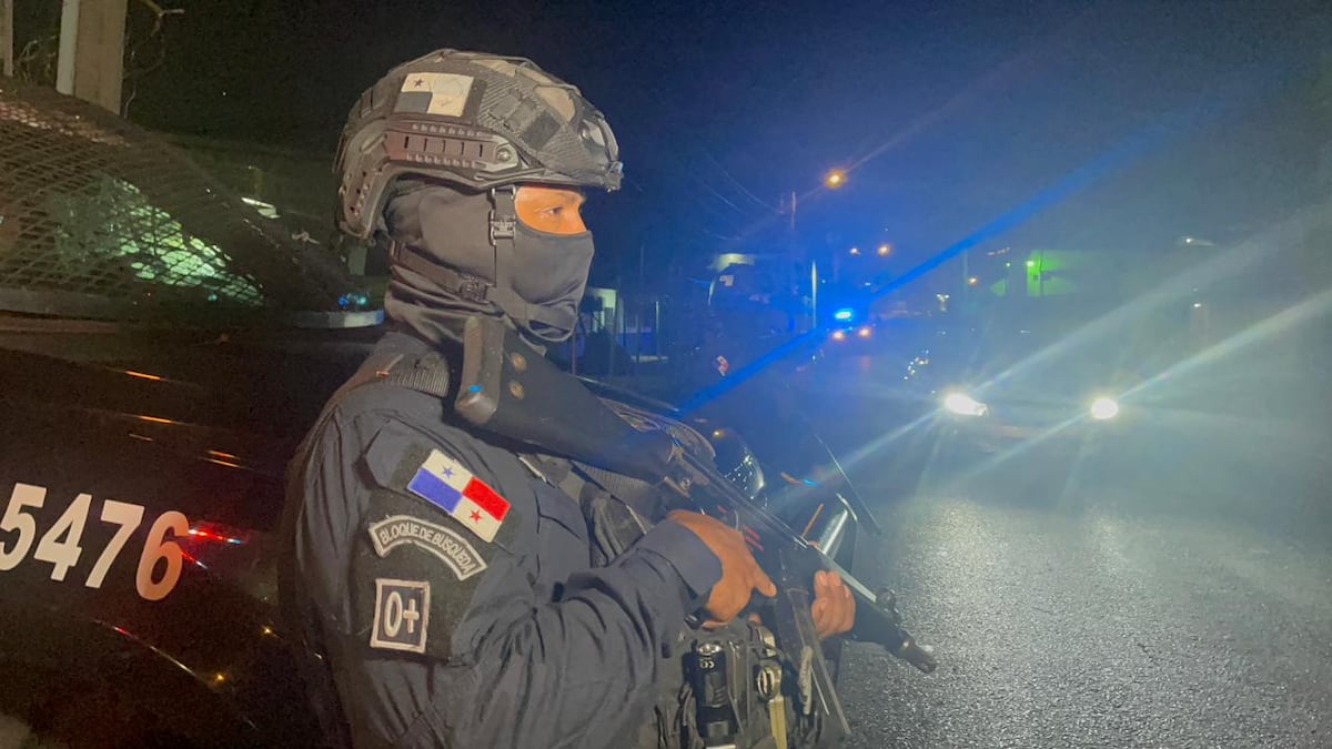 Balacera en Río Abajo. Policías son recibidos con disparos y piedras en La Porqueriza. Video