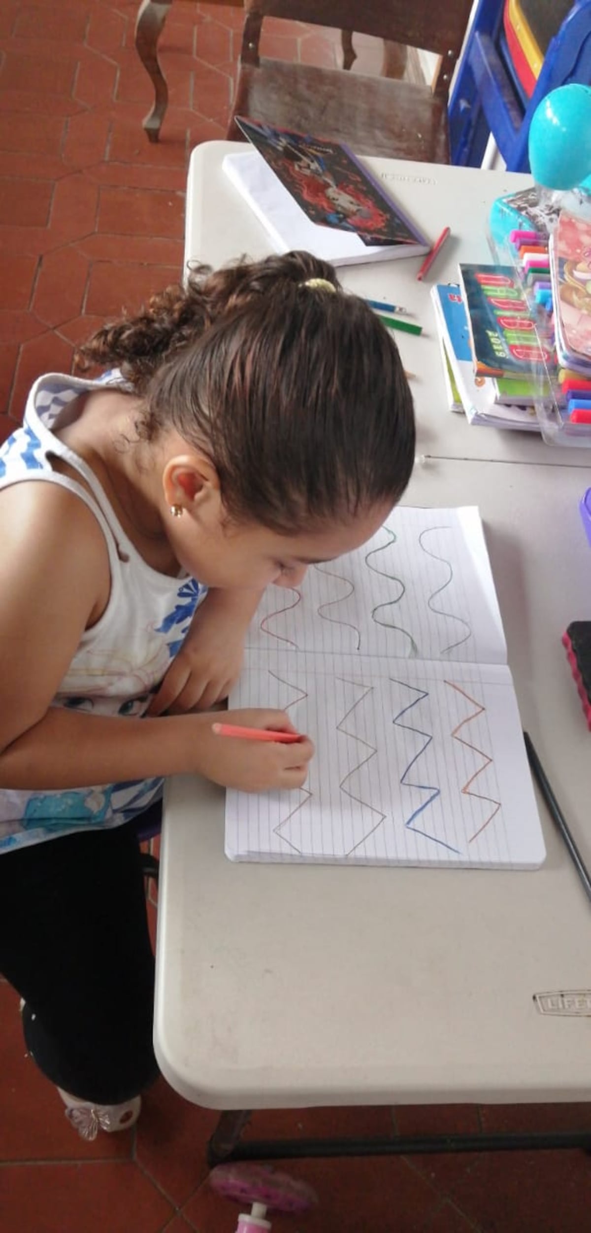 Entrega y pasión. Maestra atiende desde La Chorrera a 35 niños de Darién 