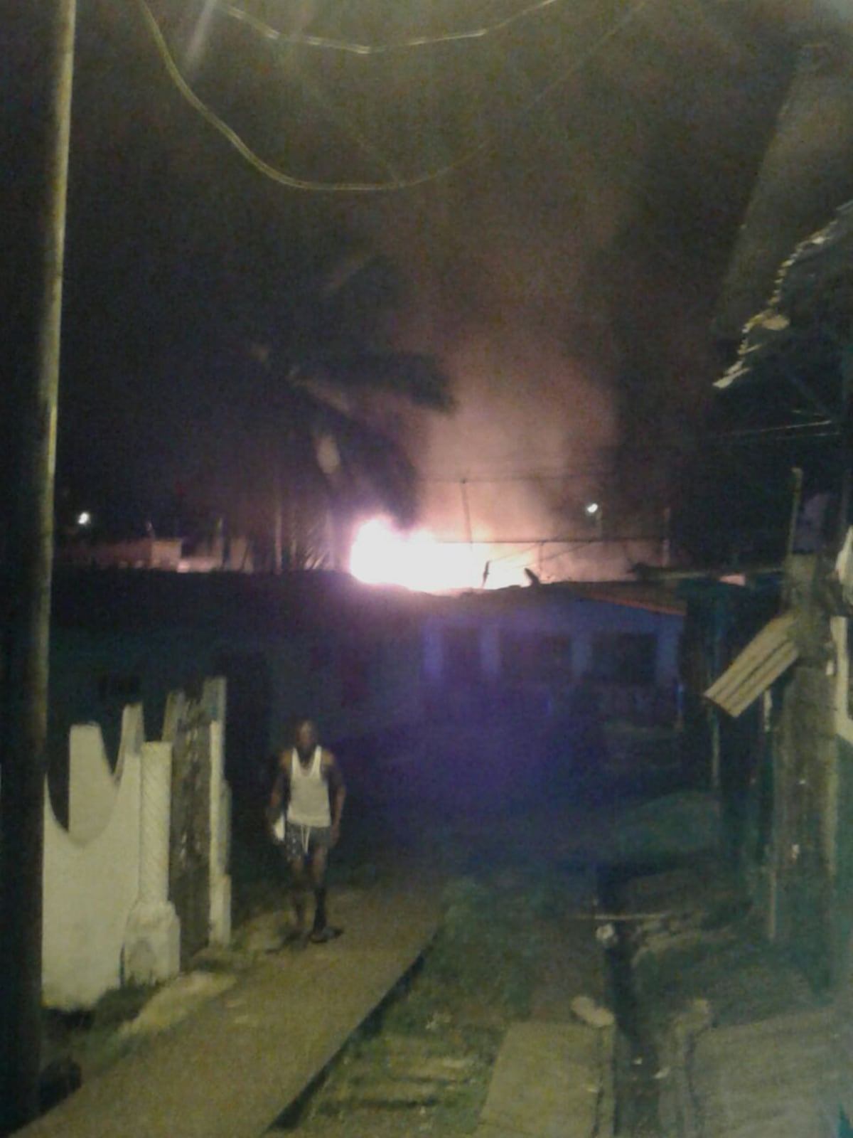 FUEGO DEJA EN CENIZAS SUS CASAS. Familias afectadas piden ayuda al gobierno