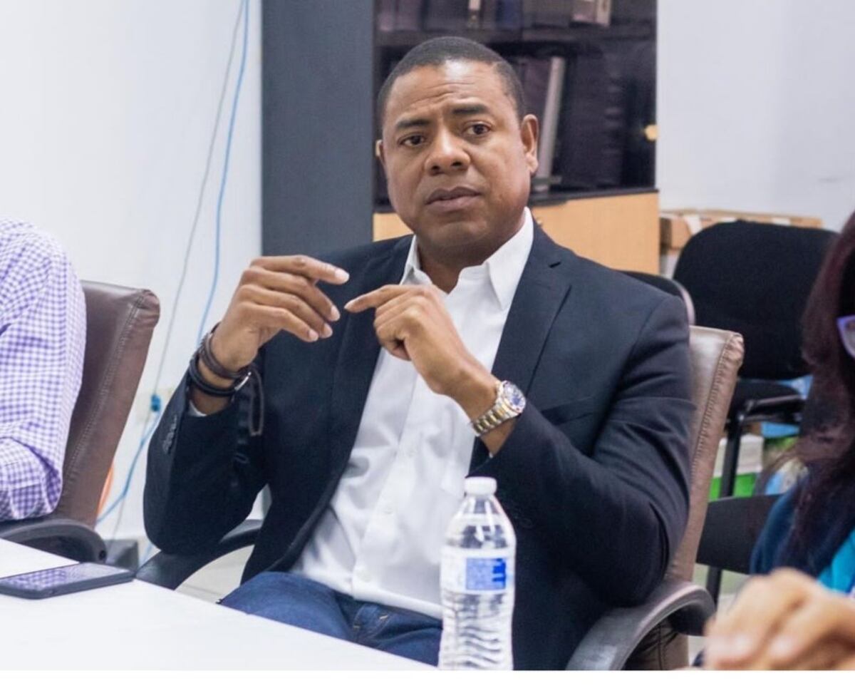 Galván se sincera desde la sala de su casa y en familia  anuncia que no renunciará a la alcaldía de Colón