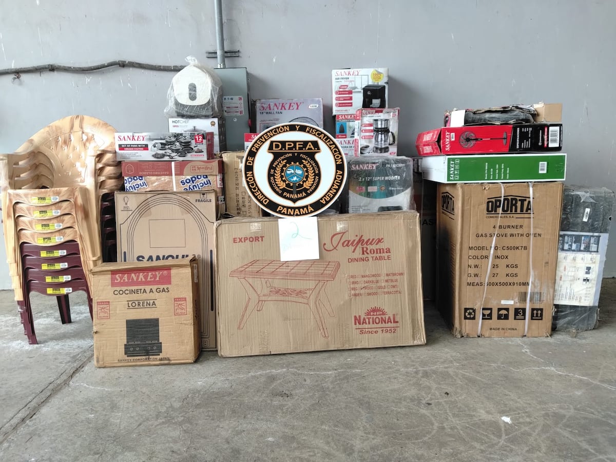 Aduanas detiene dos pick‑ups preñados con mercancía sin papeles en Chitré