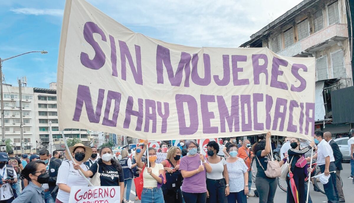 Las mujeres se movilizan en defensa de sus derechos políticos