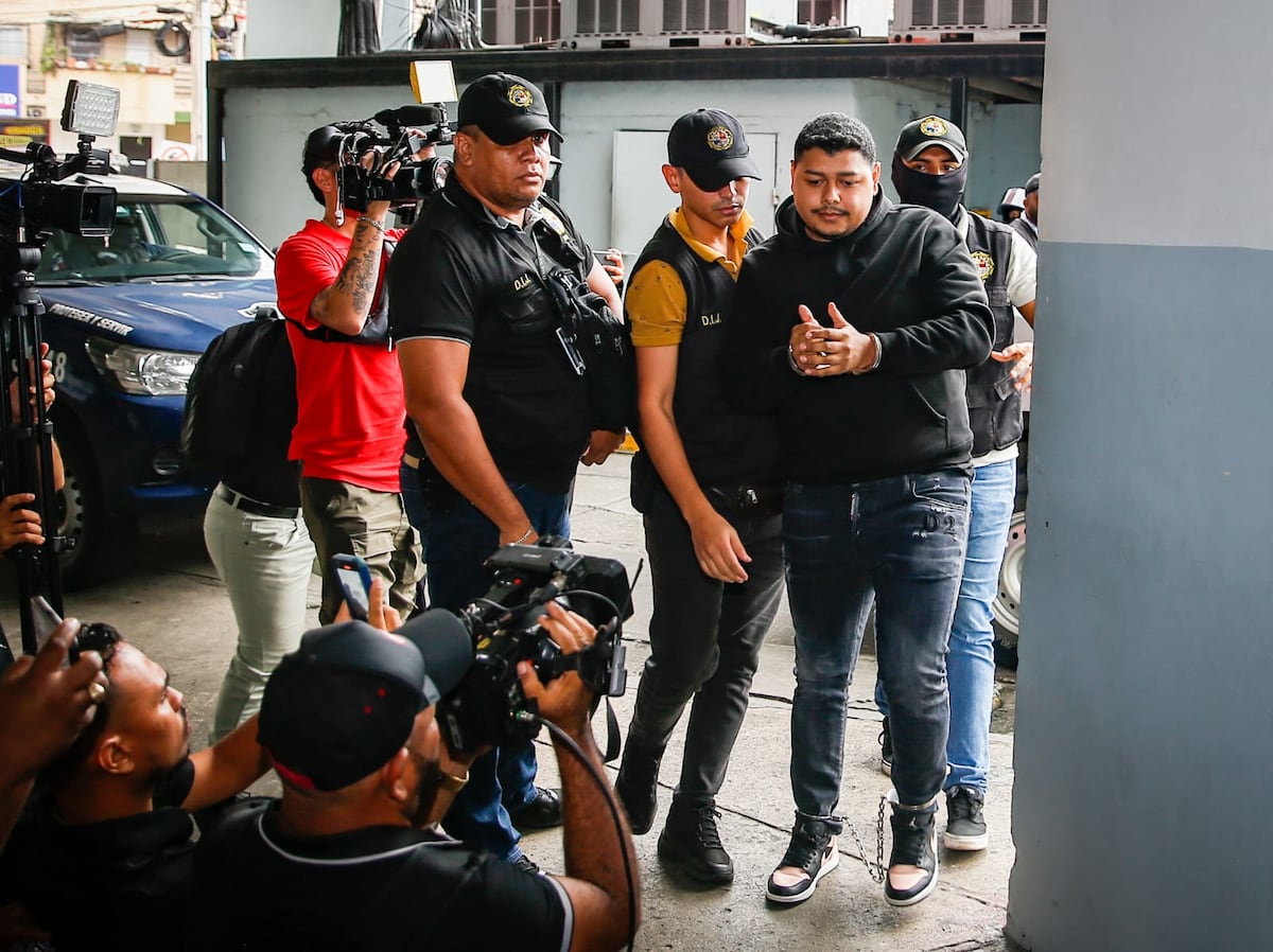 Patio limoso. ‘La sangre de Cristo va contigo, papi’: Detención de Abraham Rico Pineda desata tensión en Plaza Ágora