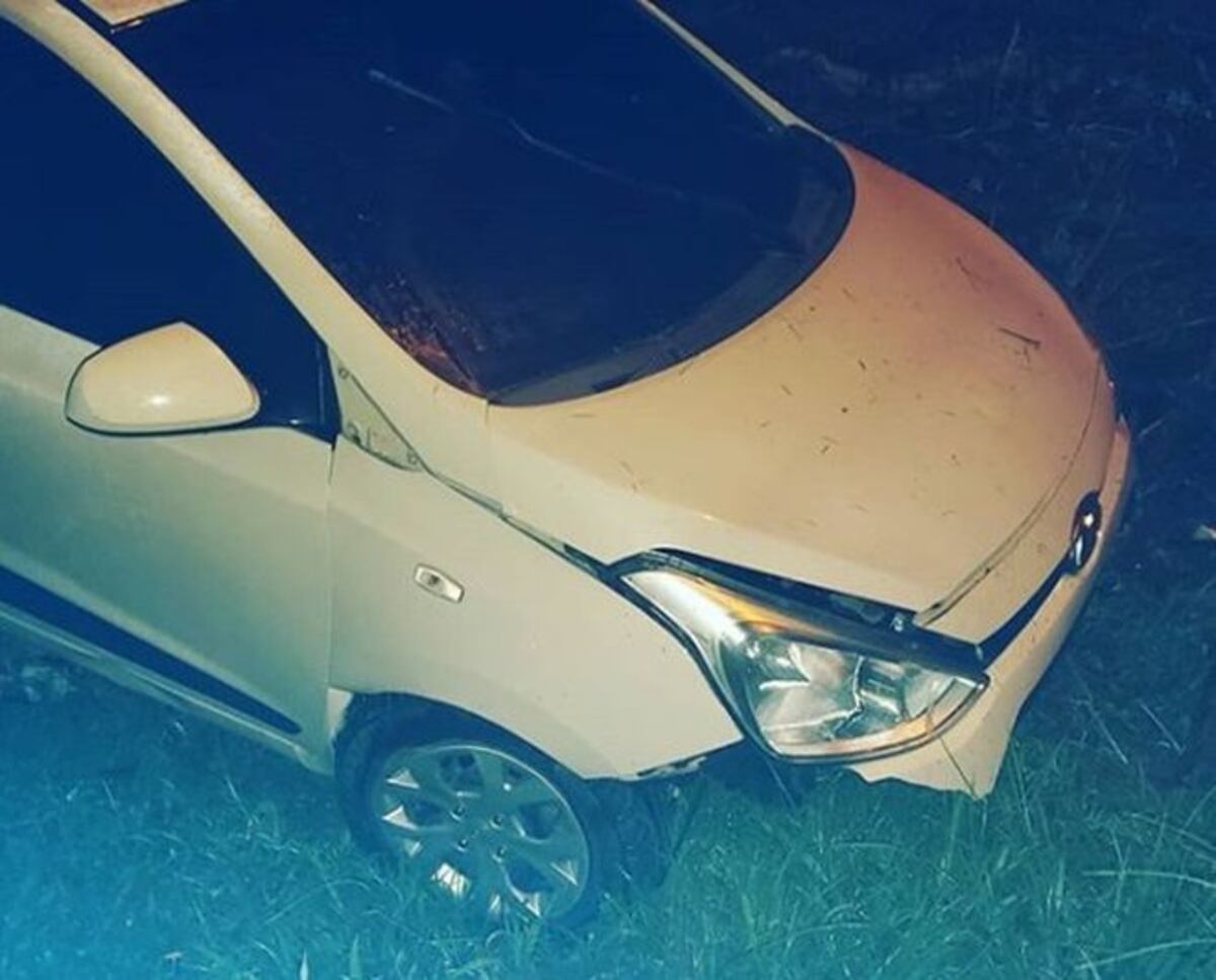 Músico panameño se estrella en su auto. Choca contra una cuneta