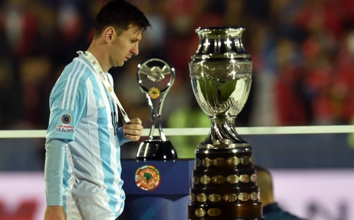 Les formulan cargos por blanqueo a exfuncionaria 