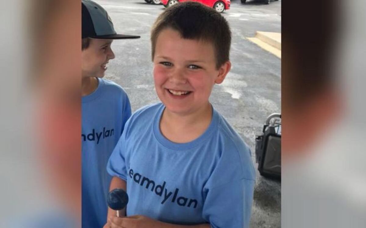 Junta casi seis mil dólares en dos horas para pagar tratamiento de su hermanito