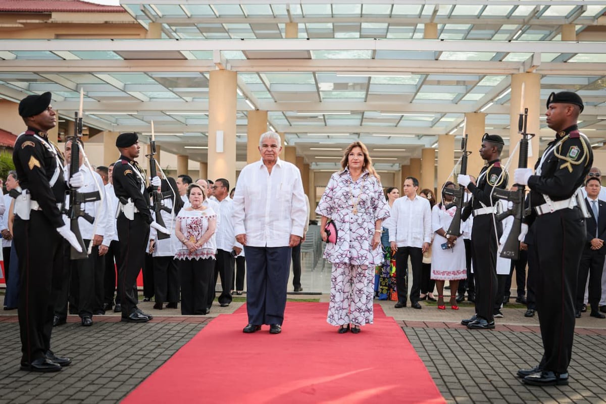 Presidente Mulino lanza ofensiva contra el pandillerismo y lidera actos patrios en Colón