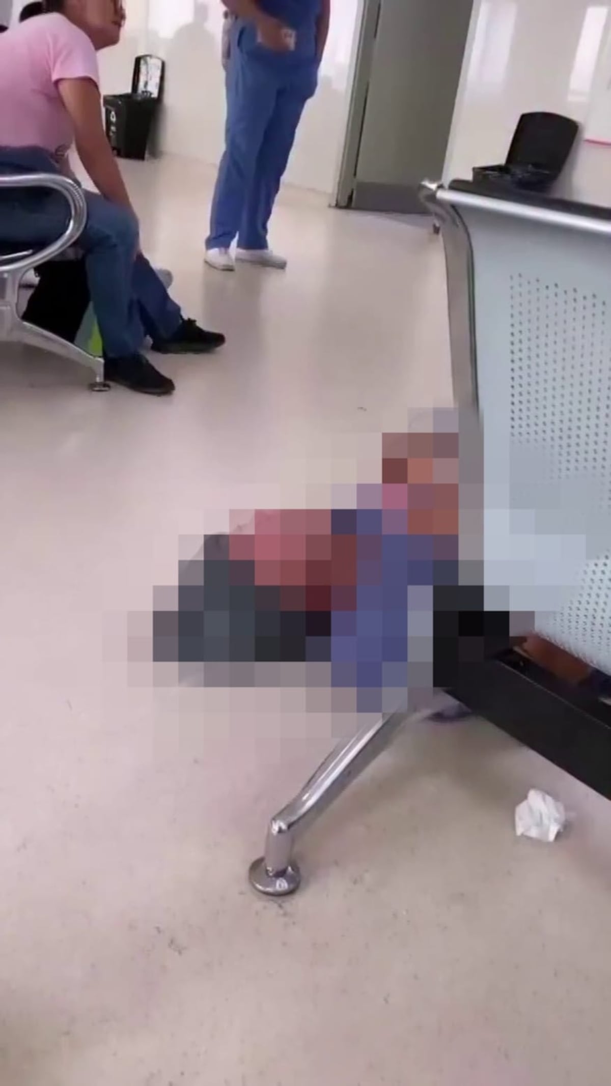 VÍDEO | Escena dura en hospital ecuatoriano: familiar aclara qué pasó con adulto mayor que lloraba en el piso