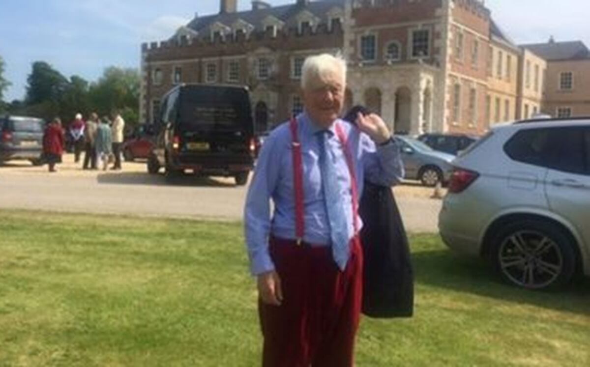 A sus 72 años este millonario busca a una joven para heredarle toda su fortuna