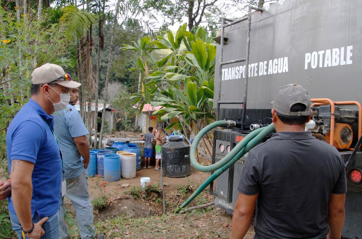 Minsa distribuye agua en Mocambo ante crisis de coronavirus