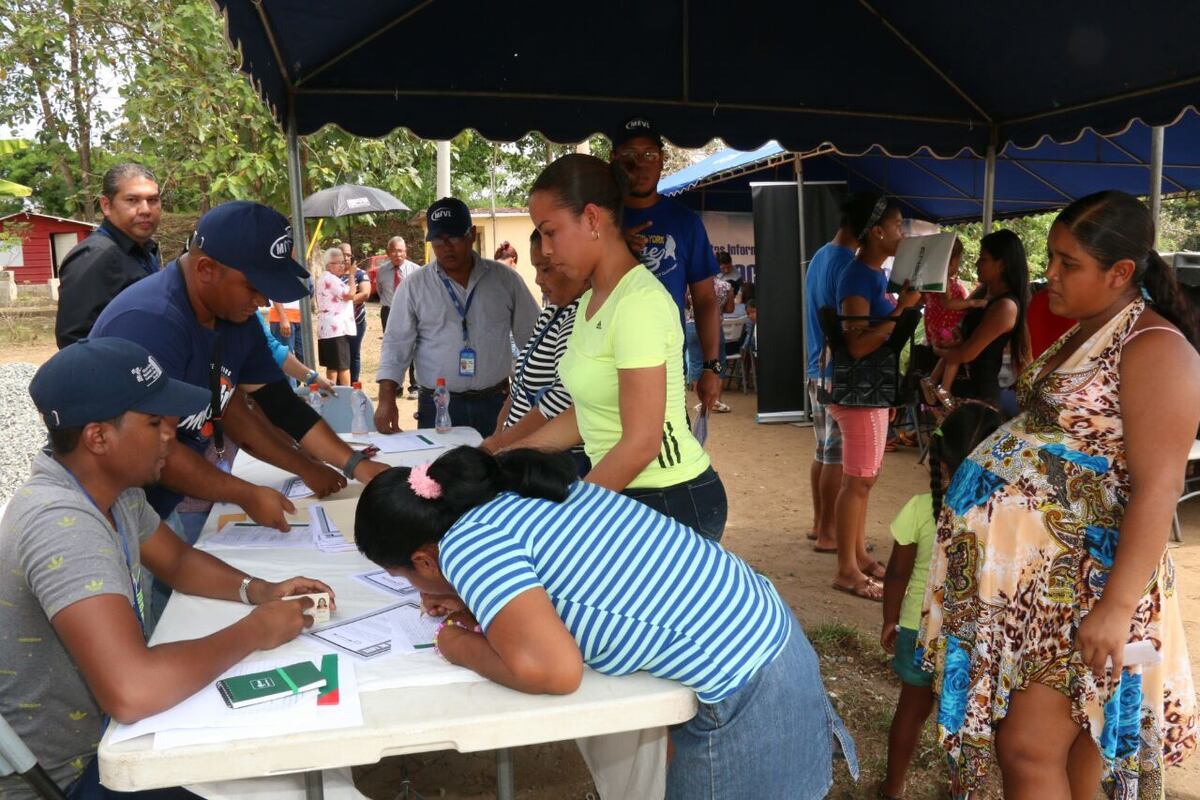 Legalizan asentamientos informales en todo el país