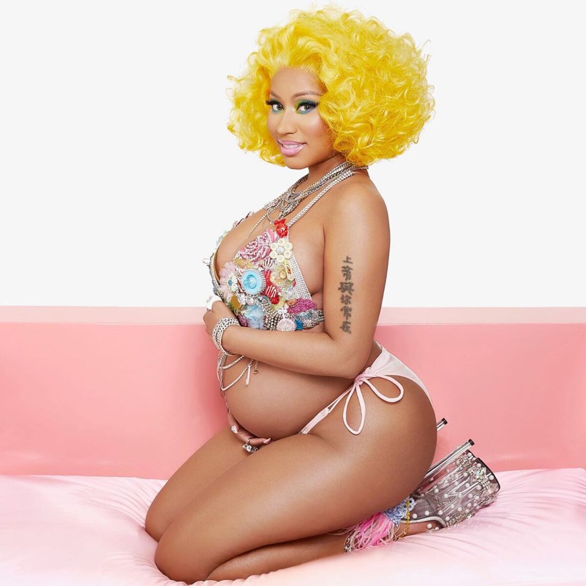 Qué pipón. Nicki Minaj revela su primer embarazo de manera extravagante +Fotos