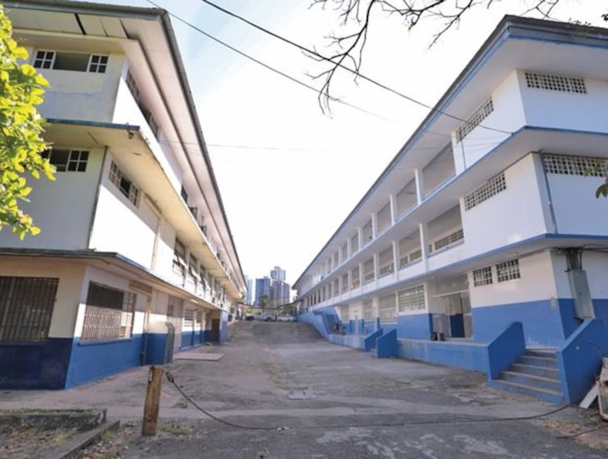 Le tocará al director del Artes y Oficios realizar licitación para resolver falta de fluido eléctrico en salones de clases y taller