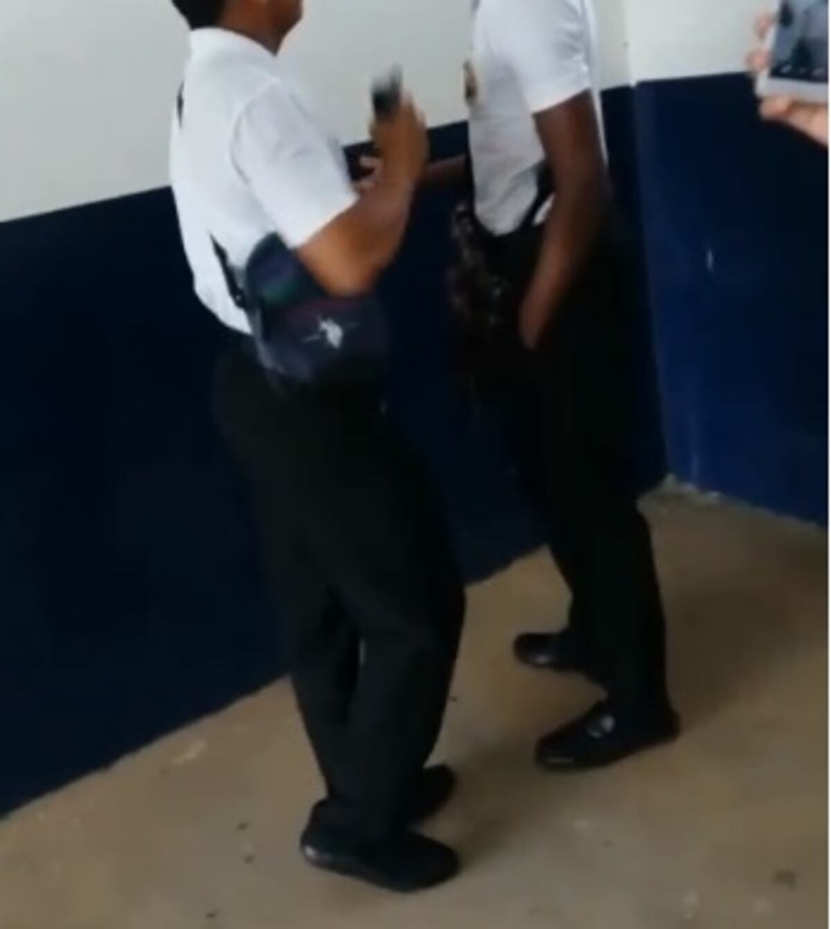 Estudiante que amenazó a otro con un arma de fuego será separado del colegio. Tras video viral 
