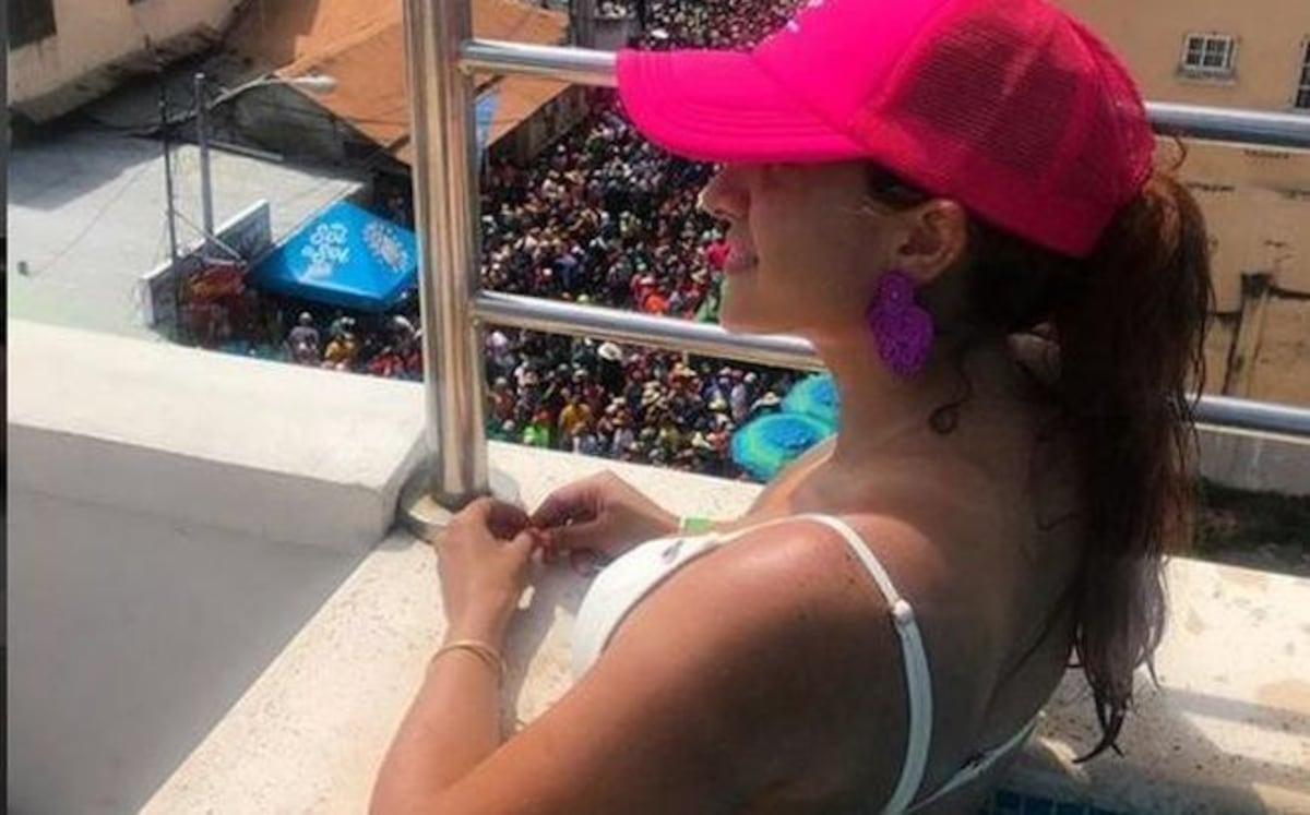 kATLEEN LEVY. Habla de nuevo novio. La honorable pasa carnaval en bikini