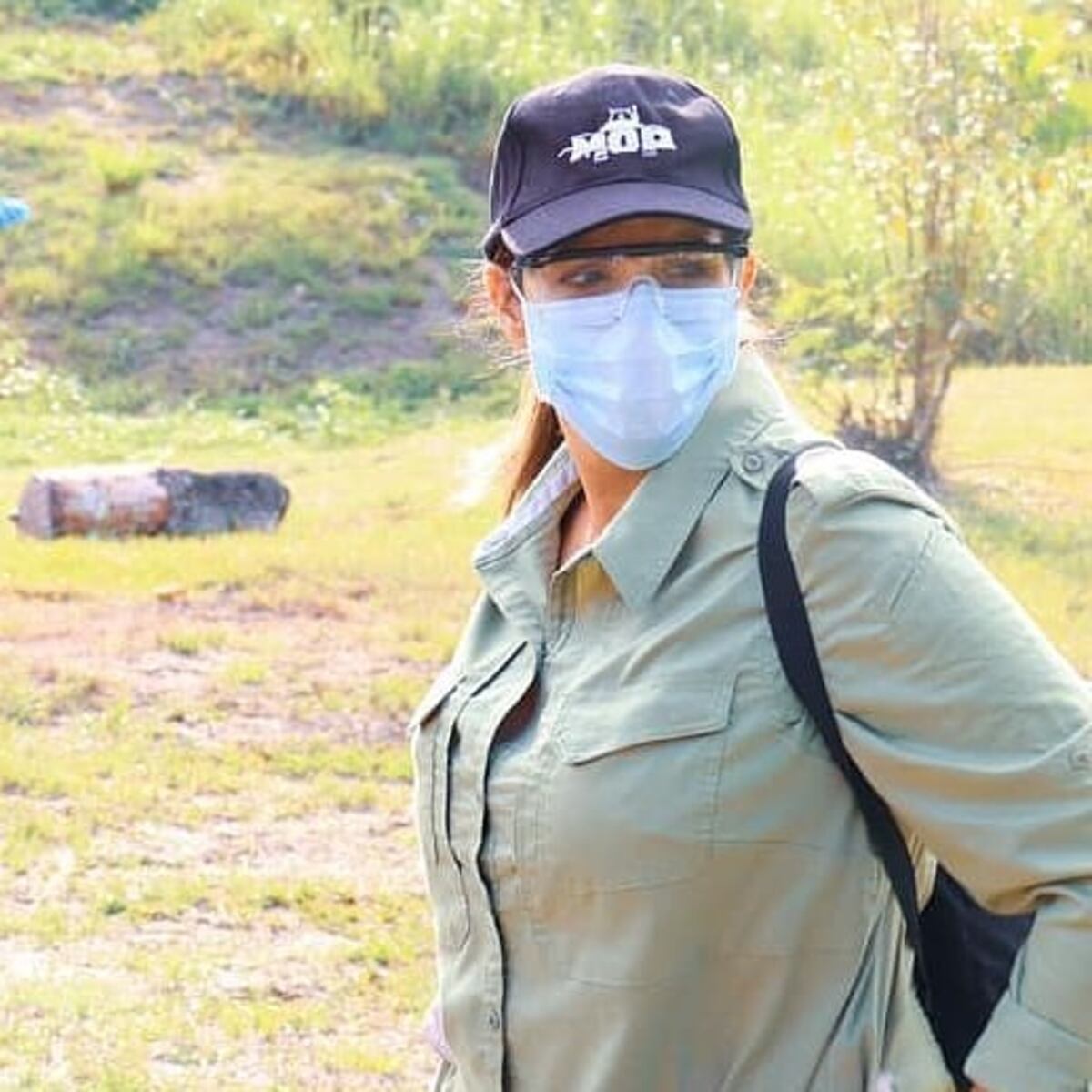 No es por moda. La gobernadora aclara a qué se deben sus ‘looks’ con estampado de militar +Fotos