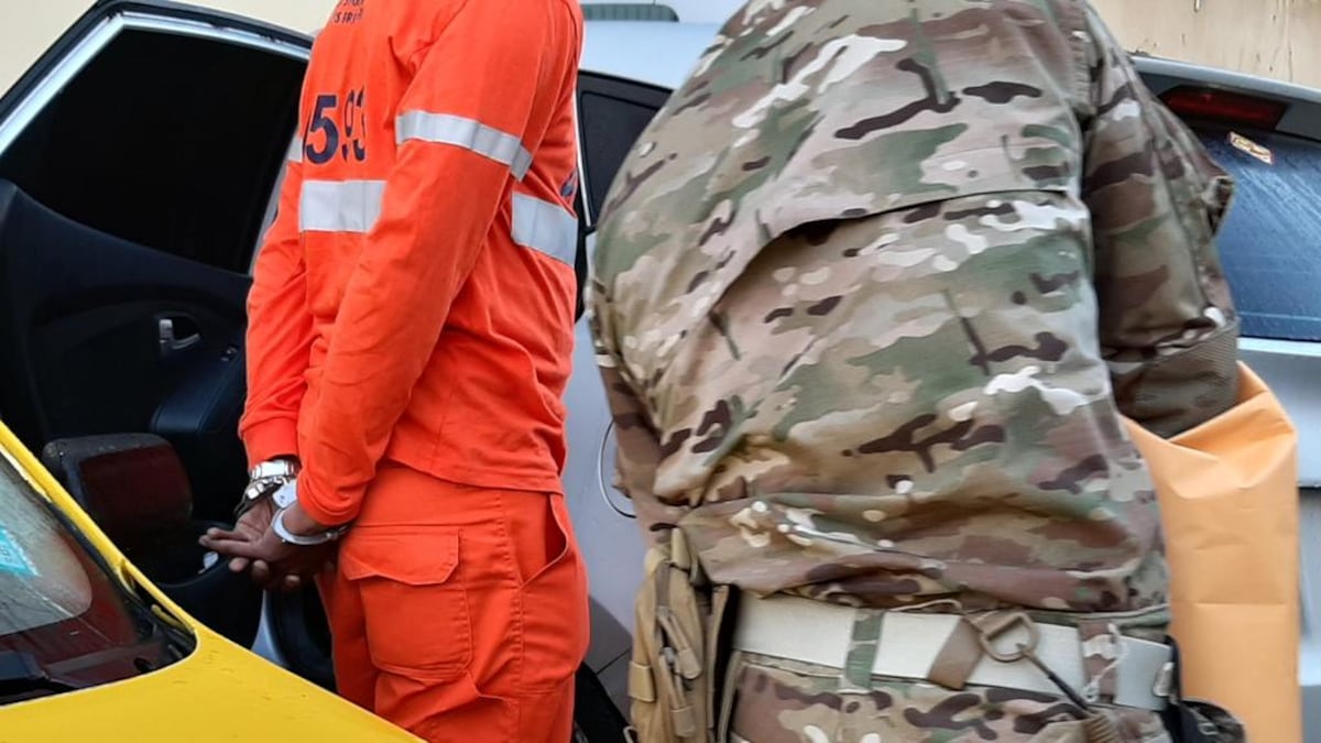 Les caen. Trabajadores portuarios contaminaban contenedores con sustancias ilícitas