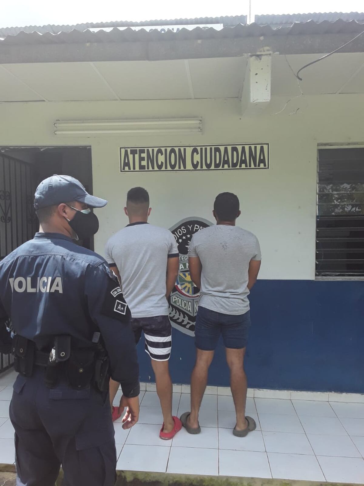 No le temen a la covid-19. Sorprenden a 30 personas entre ellos menores en balneario en Olá de Coclé| Video