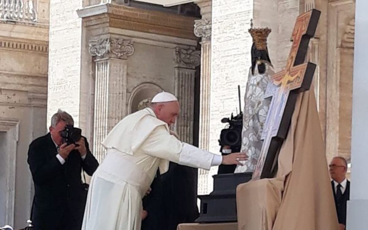Papa Francisco bendijo dones que jóvenes italianos llevarán a la JMJ de Panamá