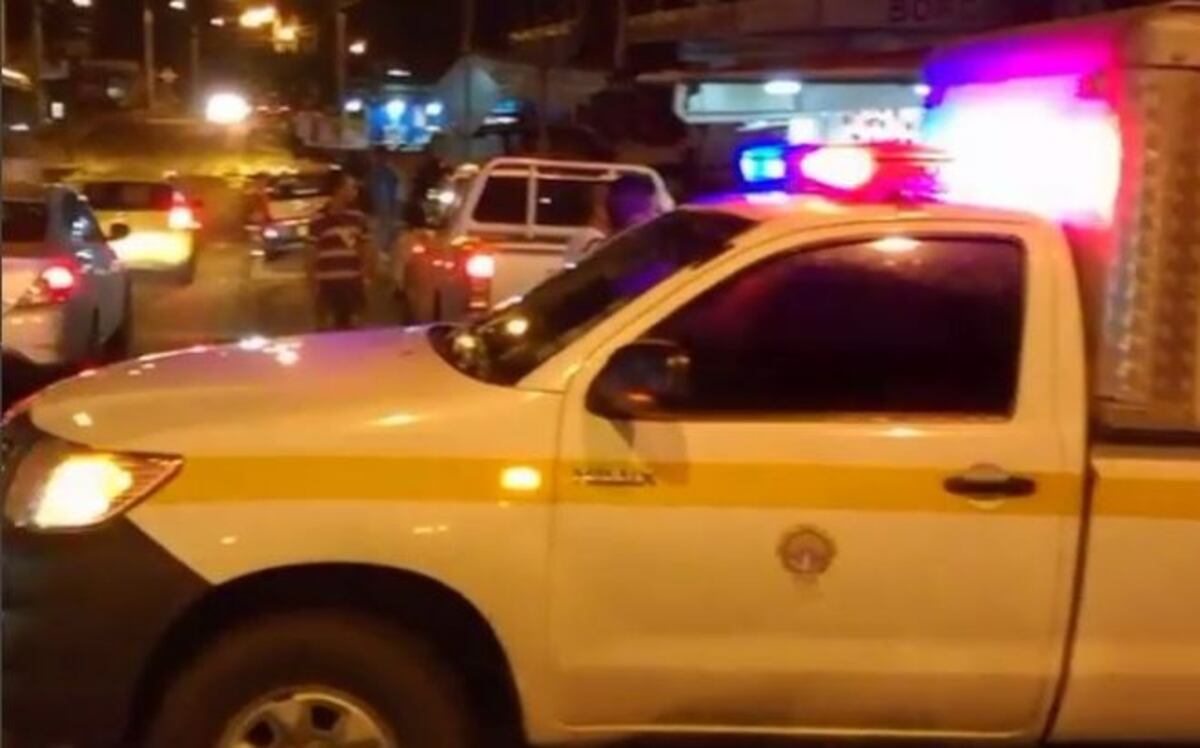 Se metió bajo la cama y de allí lo sacaron y le dispararon a  la cabeza