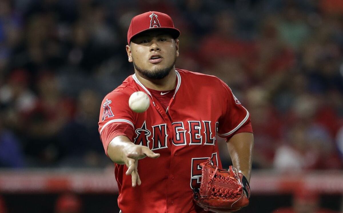 Ofensiva de los Rangers despierta ante Jaime Barría