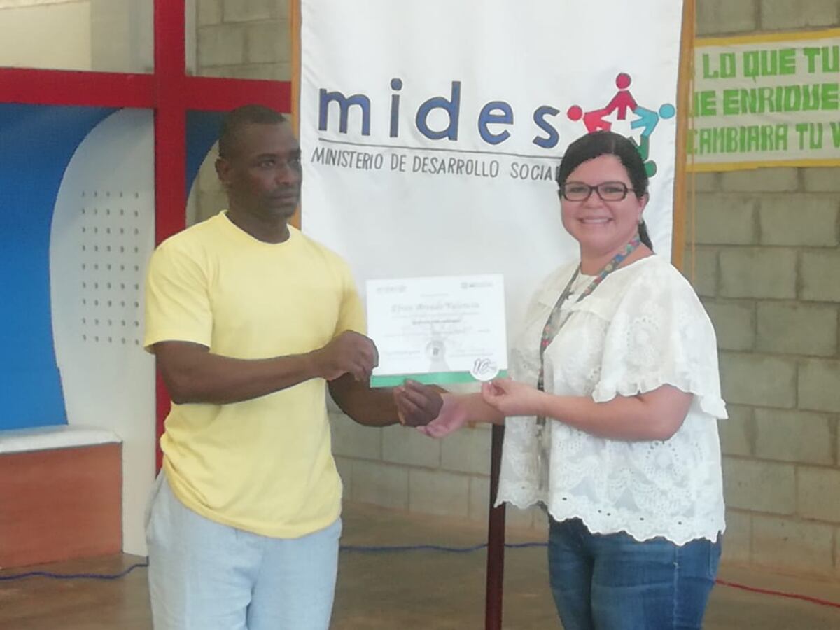 Privados de libertad se gradúan en La Nueva Joya