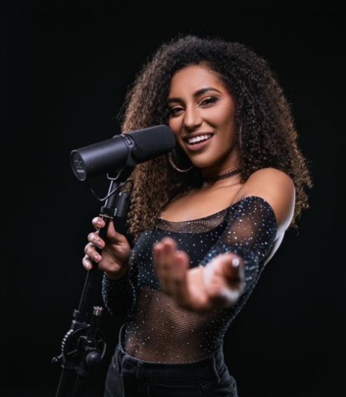 Karol Wilson le arrabata la silla VIP a Kiara en ‘Versus’