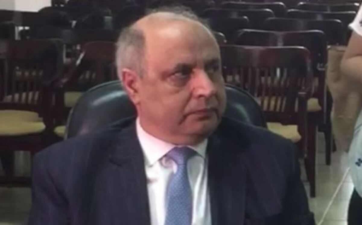 'Yo vendo a mí único hijo pero no los periódicos' Waked