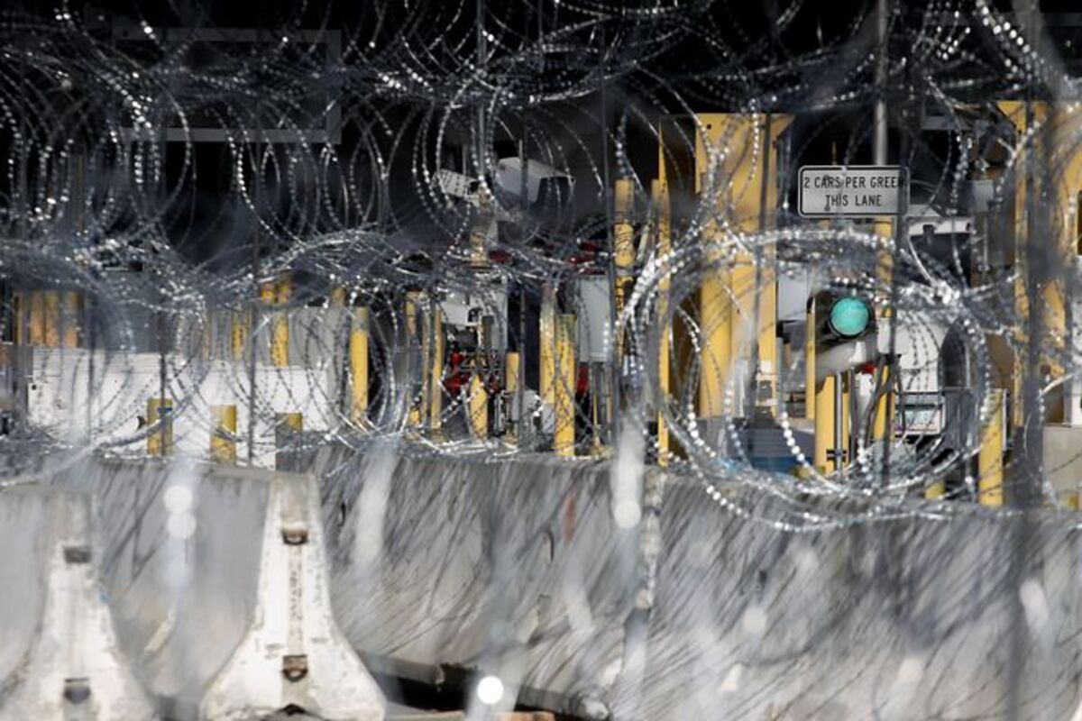 Estados Unidos cerró el cruce fronterizo más transitado con México por caravana