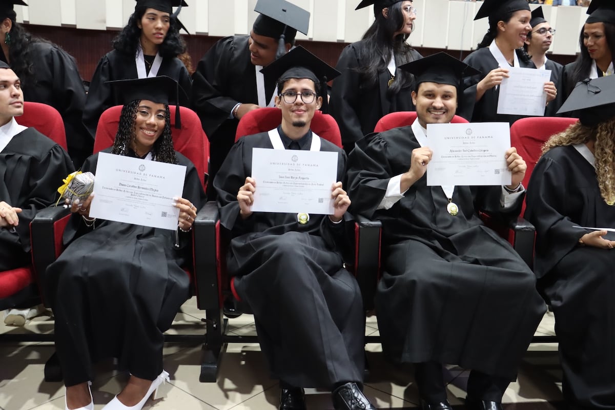 91 nuevo talentos del arte egresan de la Universidad de Panamá