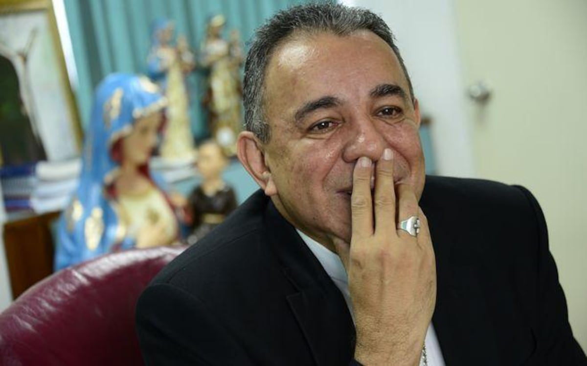 Polémica por izar bandera gay frente a Iglesia en Casco Viejo