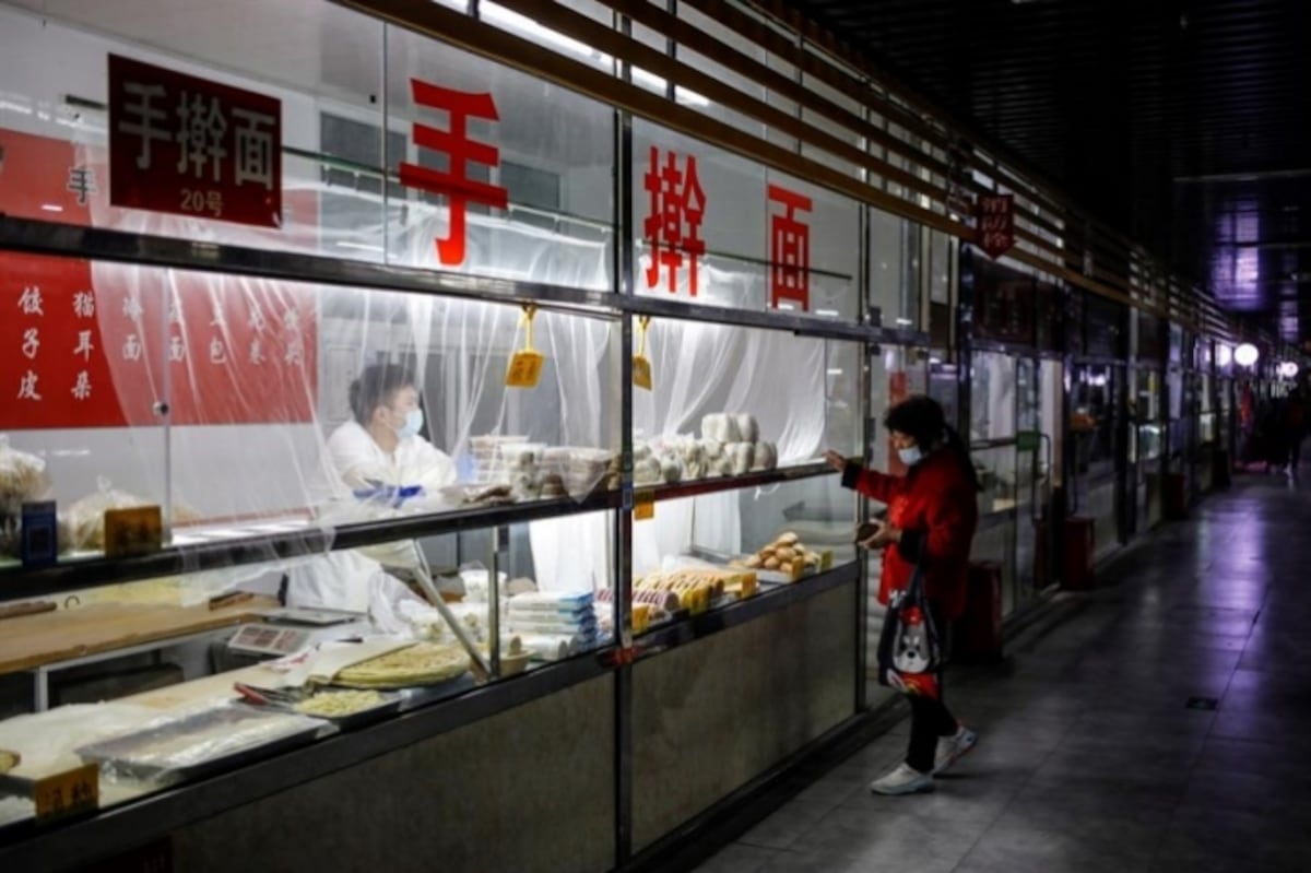 China halla una muestra viva de coronavirus en embalaje de bacalao congelado