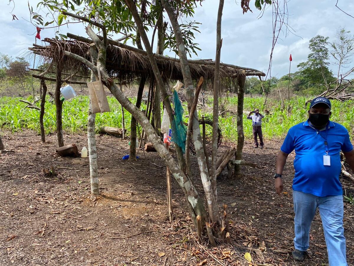 ¡Los sorprenden! Ciudadanos son llevados a las autoridades tras invadir terrenos de La Joya 