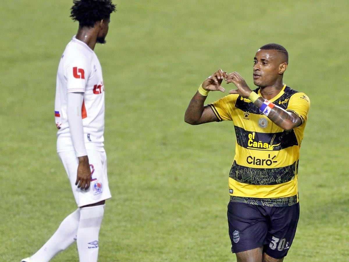 Carlos Small se tira un golazo y el Real España vence a Olimpia