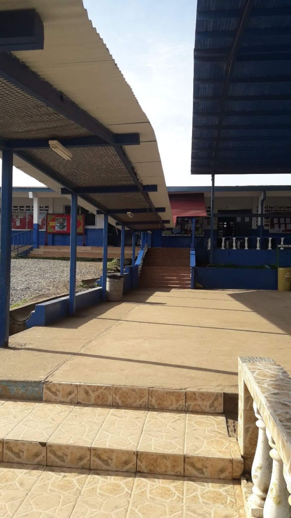 LADRONES NO RESPETAN LAS ESCUELAS. Se roban hasta la educación de nuestros hijos