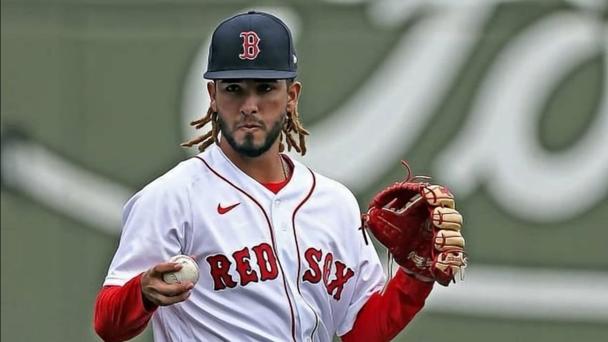 Jonathan Araúz conecta doble y produce carrera en su último turno del juego