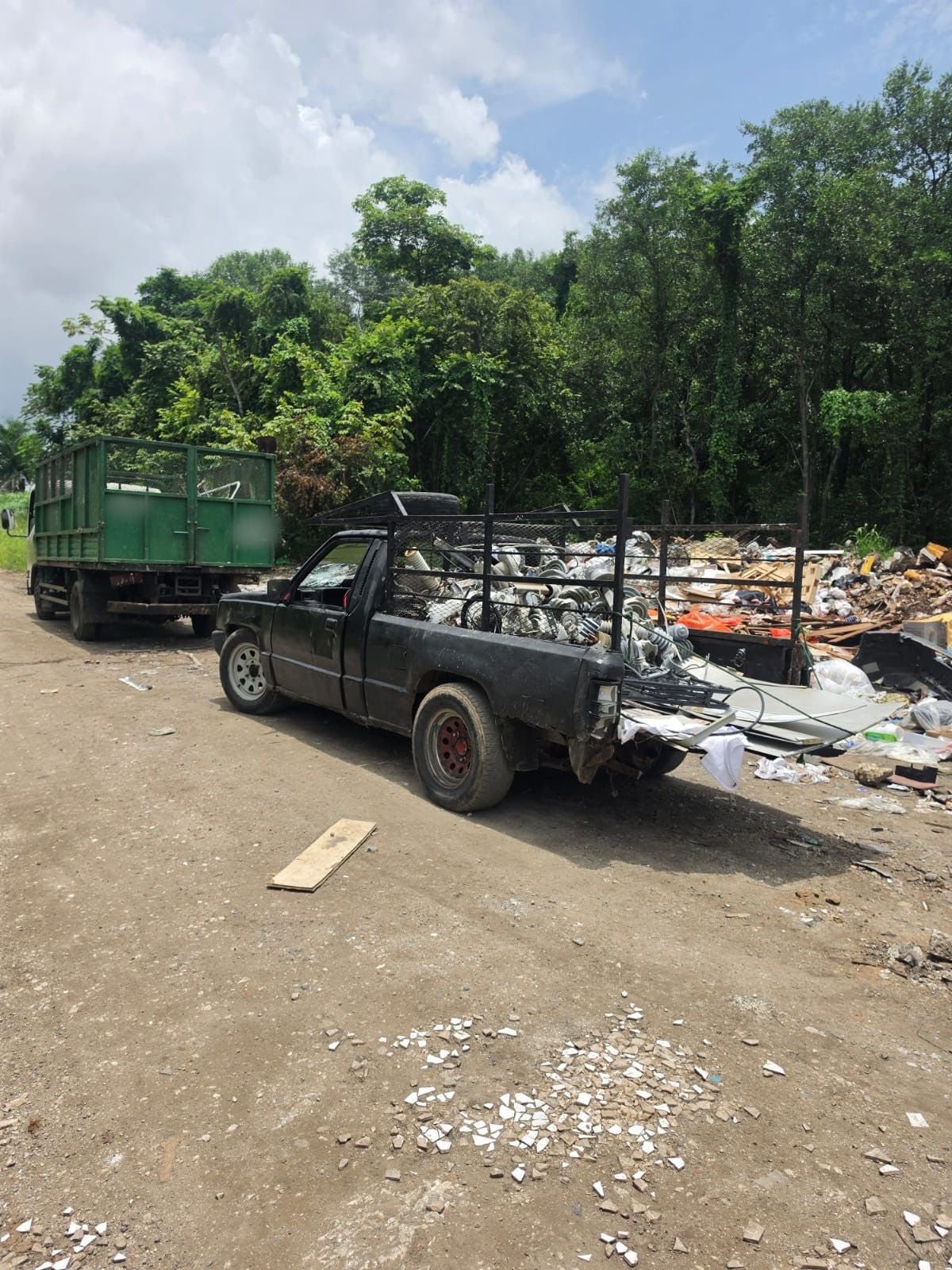 Queman basura en manglar y les cae multón