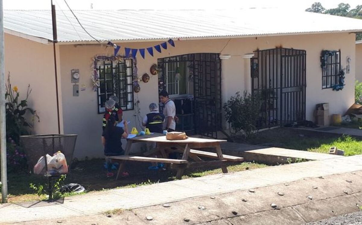 OTRO ASESINATO EN NAVIDAD.Sujeto dispara contra personas que estaban en una mesa