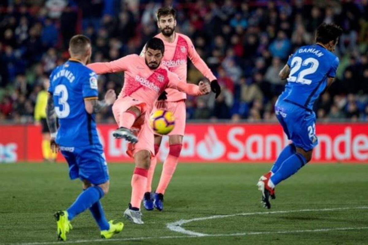 El Real Madrid tira la Liga; el Barcelona acelera