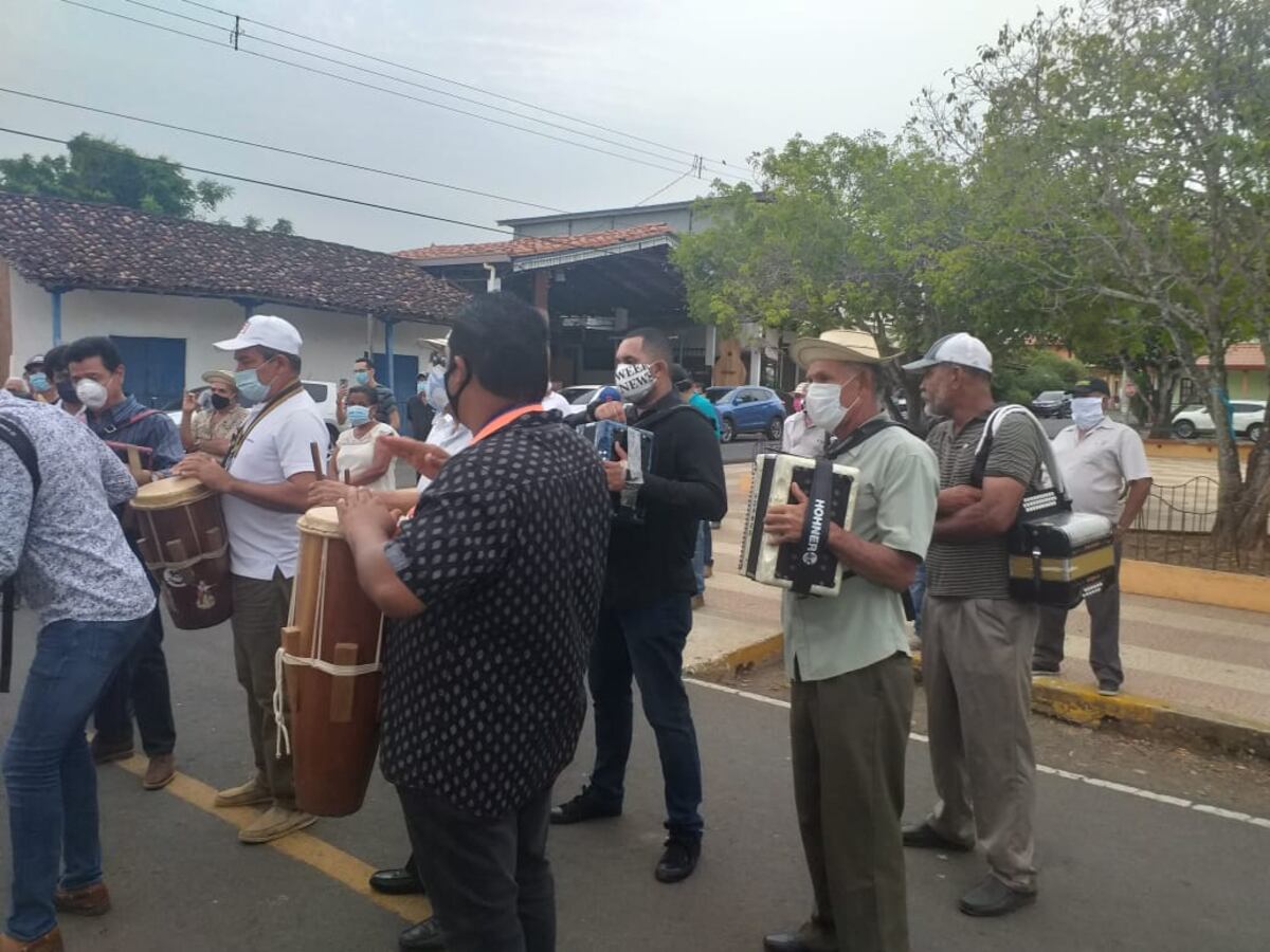 Así despidieron a ‘Ñato Monga’, el creador de ‘La mini falda’ +Fotos