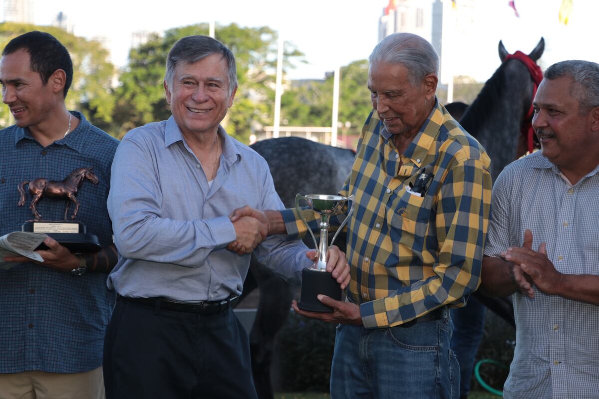 ¡Otra victoria invicta!  Indian Ring brilla en el Clásico Louis Rosita