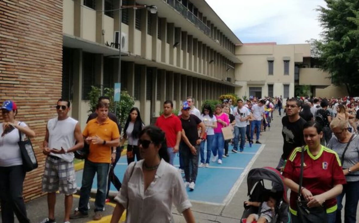 Cerca de 8 mil venezolanos han acudido al Instituto Técnico Don Bosco para votar