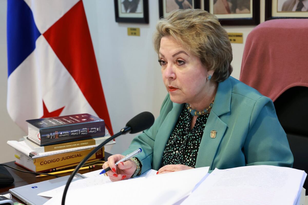 ‘No, no’… y punto: la presidenta de la Corte esquiva preguntas mientras políticos, Iglesia y abogados critican la situación