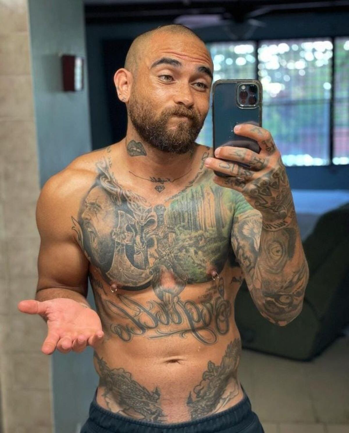 ‘Bukele, se te escapó uno’. El ex Calle 7 Rafe Lucado Barnes reacciona a las críticas: ‘A alguien le voy a encantar así '